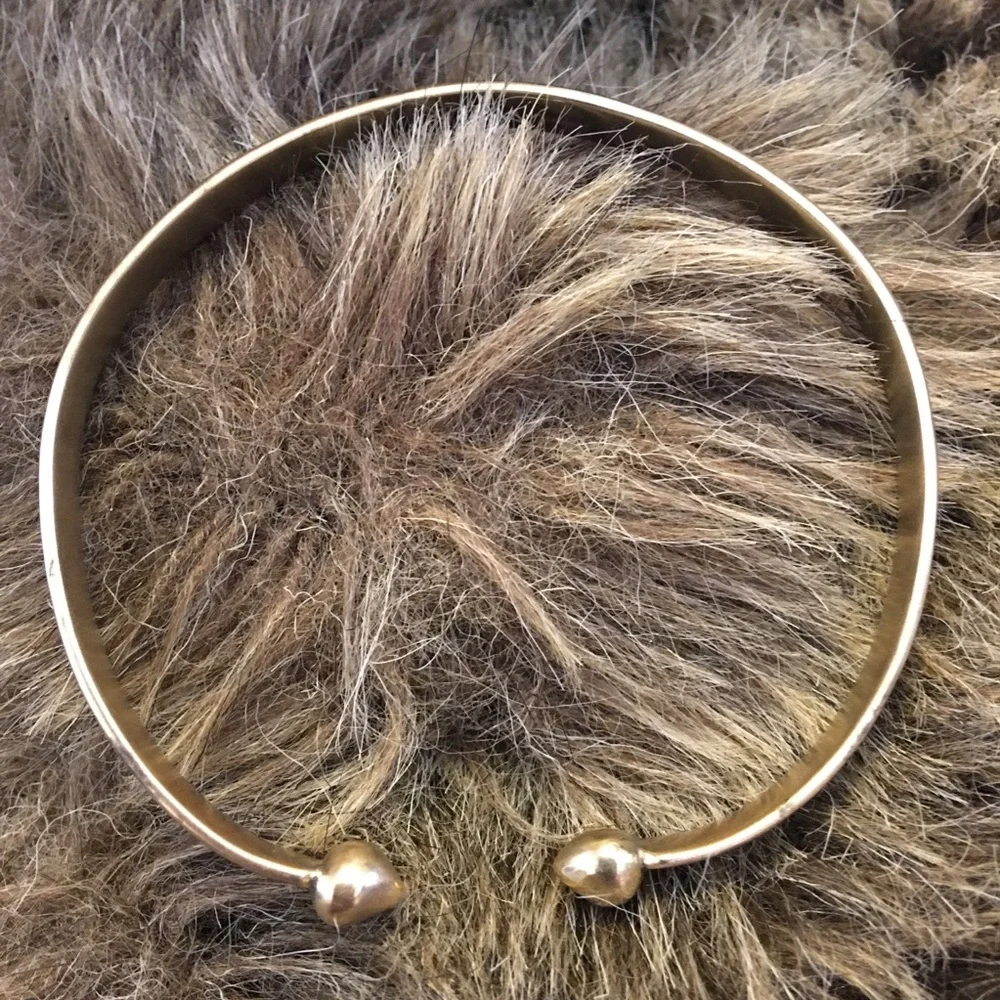 Victorian era 18CT gold ball end torque bangle
